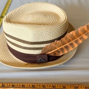 Y2K Quicksilver Two-Tone Straw Fedora Hat Feather Accent
